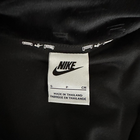 Nike Air Cropped Quarter Zip Sweatshirt - Black - Picture 7 of 8